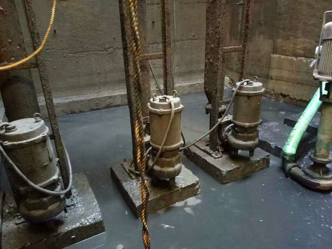 晴隆污水池清理